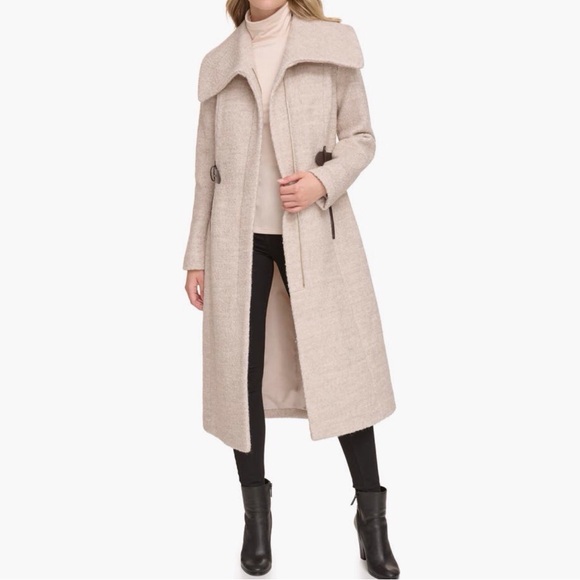 Elegant Beige Wool Coat with Belt - Picture 2 of 4